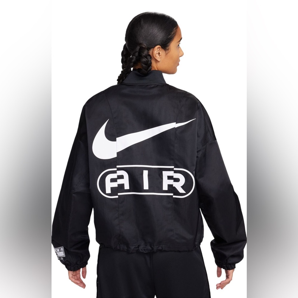 NIKE
AIR OVERSIZED WOVEN BOMBER JACKET